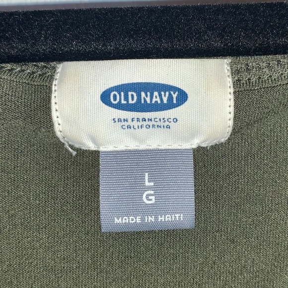 !NEW! Old Navy Top (women) - Picture 3 of 3